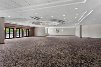 a large room with a large carpeted room with windows at Delta Hotels by Marriott Somerset in Somerset