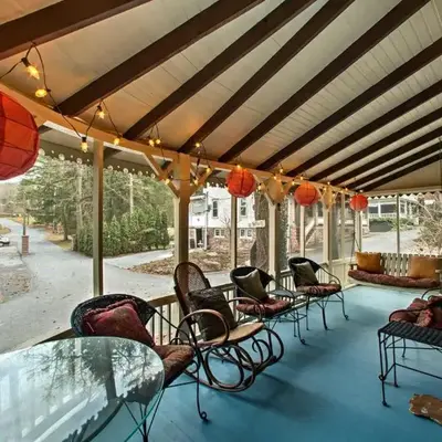 Quaint Gretna Getaway Cottage with Screened Porch!