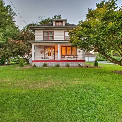 Whimsical Lancaster Home - 4 Mi to Sight and Sound