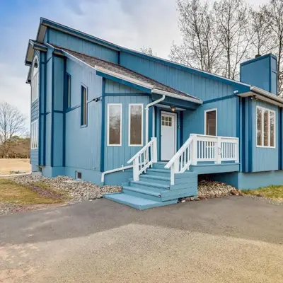 Pocono Retreat Access to Community Lake and Beach!