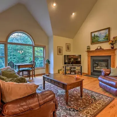 Pocono Mountain Home with 3 Community Lakes!