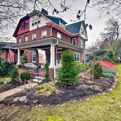 2 Mi to Reading Pagoda Spacious Home with Deck!