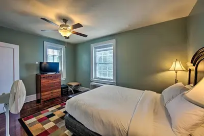 a bedroom with a bed and a flat screen tv at Walk to Shops, Dining and City Park Reading Apt in Reading