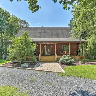 Palmerton Cabin with Game Room about 5 Mi to Blue Mtn