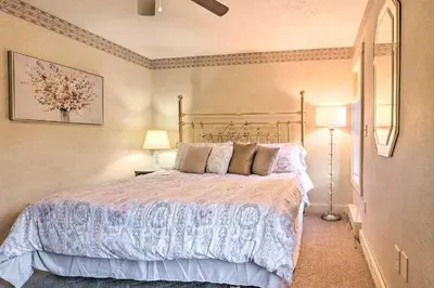 a bedroom with a bed and two lamps at 1 Mi to Jack Frost Ski Resort Water-View Retreat in Lake Harmony