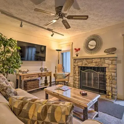 1 Mi to Jack Frost Ski Resort Water-View Retreat
