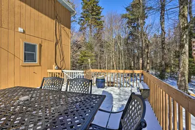 Gallery image of Hike, Ski and Golf Private Poconos Cabin with Deck! in Tobyhanna