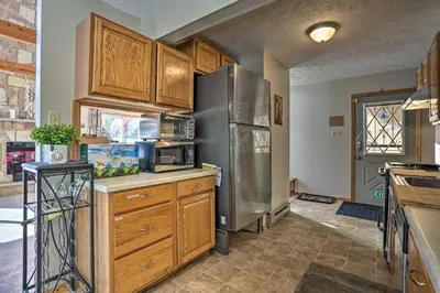 Gallery image of Hike, Ski and Golf Private Poconos Cabin with Deck! in Tobyhanna