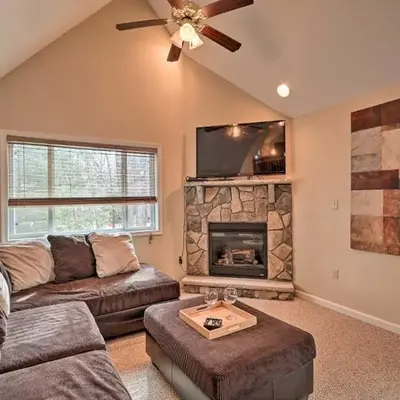 6 Mi to Skiing Family Poconos Home w Decks!