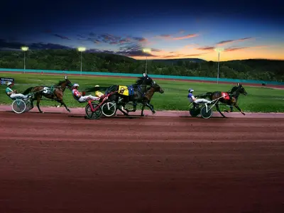 a group of horses racing on a race track at Mohegan Pennsylvania Casino Resort - Adults Only in Wilkes-Barre
