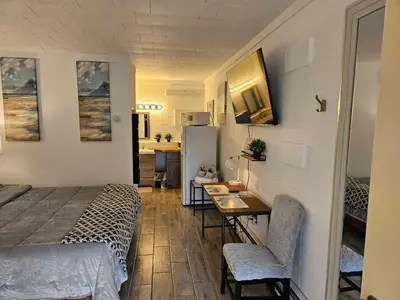 a room with a bed and a desk in a room at Rolling Hills Motel in Wantage