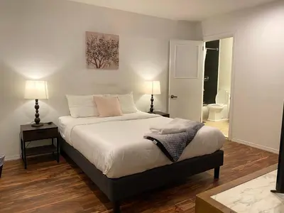 a bedroom with a bed with two lamps and a bathroom at AF Stays - Philadelphia Convention Center in Philadelphia
