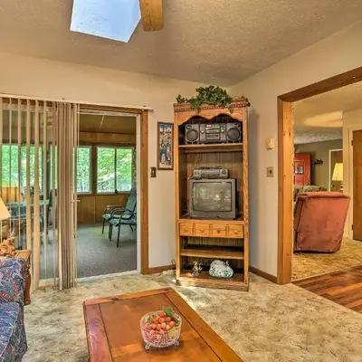 Poconos Home with Fire Pit
