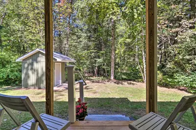 a screened in porch with two chairs and a dog house at 16 Mi to Ski Slopes! Creekside Poconos Cottage in Brodheadsville