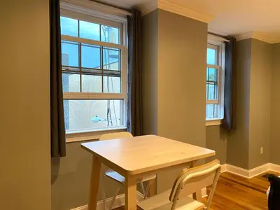 a table and chairs in a room with a window at AF Stays - Philadelphia 1212 Mt Vernon St in Philadelphia