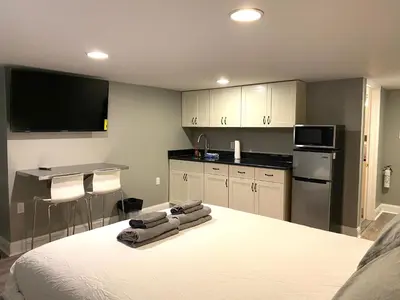 a bedroom with a bed with towels on it at AF Stays - Philadelphia 1224 Mt Vernon St in Philadelphia