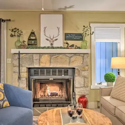 Cozy Poconos Townhome with Fireplace Near Jack Frost
