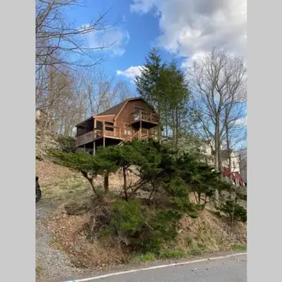 Regent Hilltop Cabin