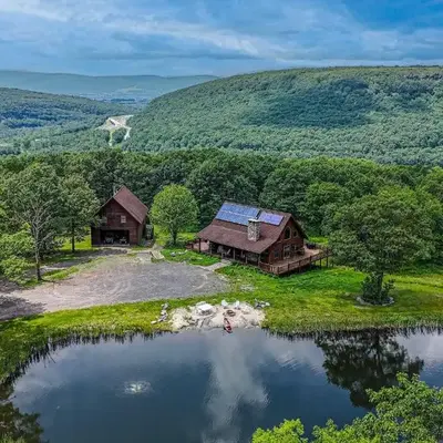 Quiet Snow Estate Retreat in the Poconos