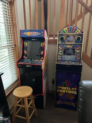 two arcade machines next to a video game at Camelback Private Home located behind Waterpark & Ski Lift in Tannersville