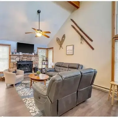 Camelback Private Home located behind Waterpark & Ski Lift