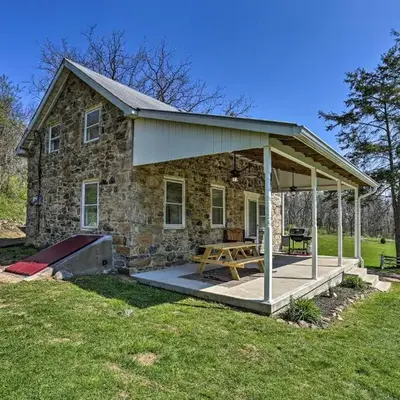 Patio and Fire Pit Idyllic Cottage in Hellertown!