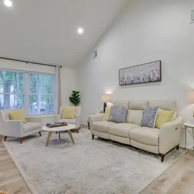 7 Mi to Camelback Mtn Chic Penn Estates Home