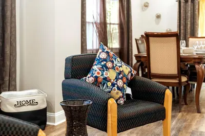 a living room with a chair with a pillow on it at 15min to Lincoln Ecuador vs Ivory Coast, Sleeps 12 in East Lansdowne