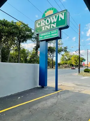 a sign for a town inn on the side of a street at Crown Inn in Linden