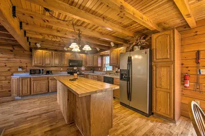 Gallery image of Cozy Family-Friendly Pine Grove Cabin with Fire Pit! in Pine Grove