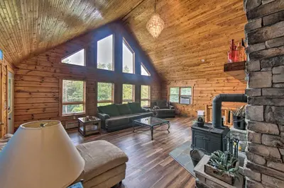 Gallery image of Cozy Family-Friendly Pine Grove Cabin with Fire Pit! in Pine Grove