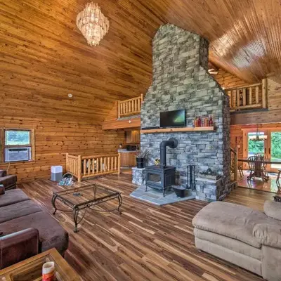 Cozy Family-Friendly Pine Grove Cabin with Fire Pit!