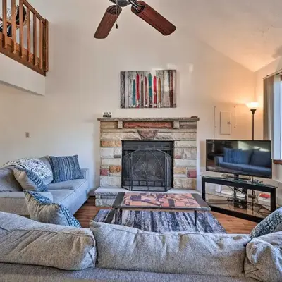 4 Mi to Tobyhanna State Park Home with Fire Pit