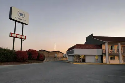 an empty parking lot in front of a motel at King's Inn Motel in Reading