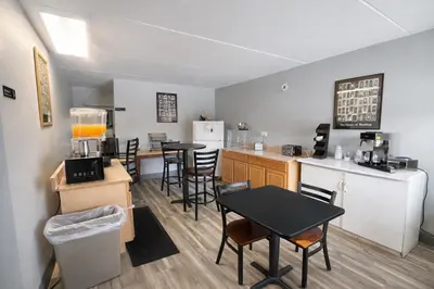 a room with a kitchen with a table and chairs at King's Inn Motel in Reading