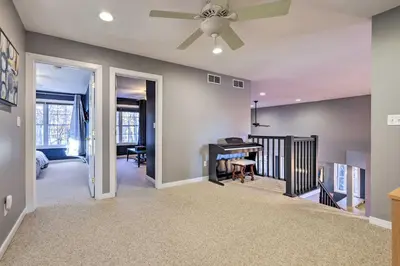 Gallery image of Chic Poconos Getaway with Deck and Home Theater! in Pocono Pines
