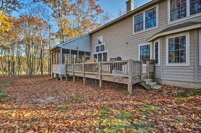 Gallery image of Chic Poconos Getaway with Deck and Home Theater! in Pocono Pines