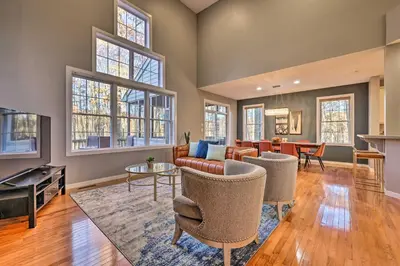 Gallery image of Chic Poconos Getaway with Deck and Home Theater! in Pocono Pines