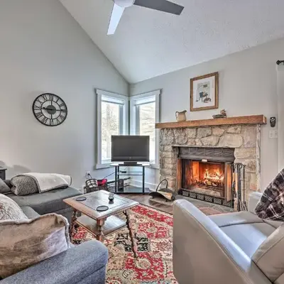 Less Than 1 Mi to Jack Frost Lake Harmony Townhome!