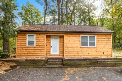 a tiny house in the woods at 5 bd w Hottub - mins to Hunting Hiking & Fishing in New Providence
