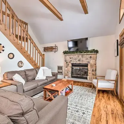 Walk to Arrowhead Lake Cabin with Private Hot Tub!