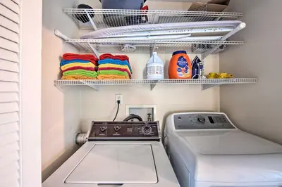 a laundry room with a washing machine and towels at 1 Mi to Dtwn Historic Harrisburg Home in Harrisburg