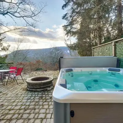 Mtn-View Gem with Deck and Hot Tub in Tannersville