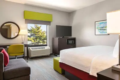 a hotel room with a bed and a television at Hampton Inn & Suites York South in York