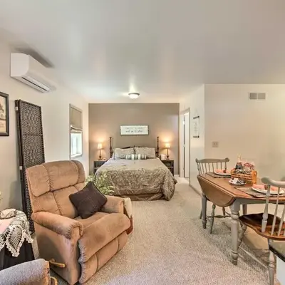 Cozy Garden Room in Welsh Mountain Suites!