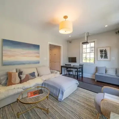 The Walton House - historic 3bd 2 5ba with parking