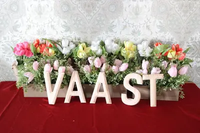 a table with a sign that says mars with flowers at VAAST Bed & Breakfast in Adamstown