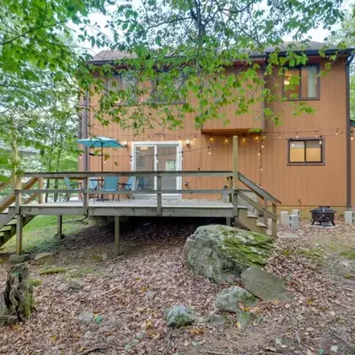 Poconos Cabin Serene Deck