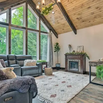 Pet-Friendly Delta Cabin with Private Hot Tub!