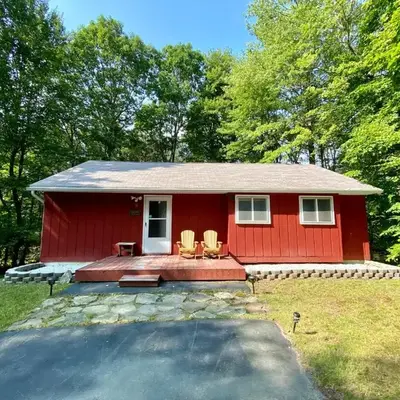 Escape to a 3-Bedroom Cabin in Lower Catskills